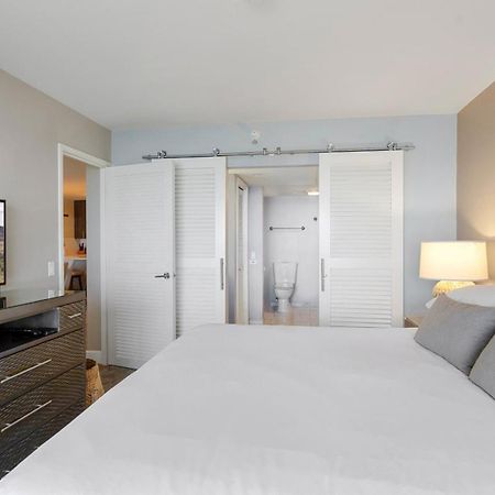 Luxury Oceanfront 2 Bedroom Apartment At Waikiki Beach Tower โฮโนลูลู ภายนอก รูปภาพ