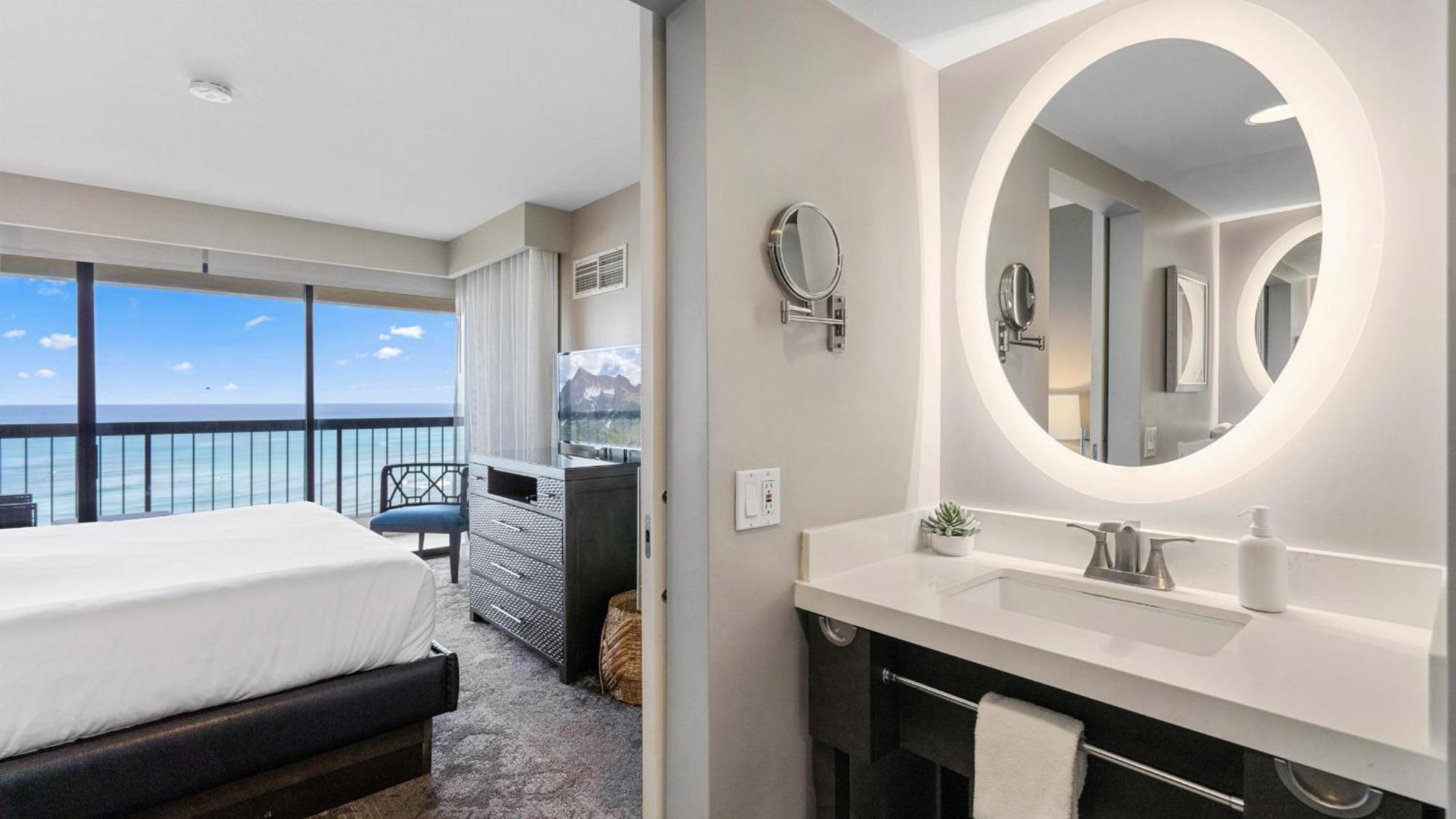 Luxury Oceanfront 2 Bedroom Apartment At Waikiki Beach Tower โฮโนลูลู ภายนอก รูปภาพ