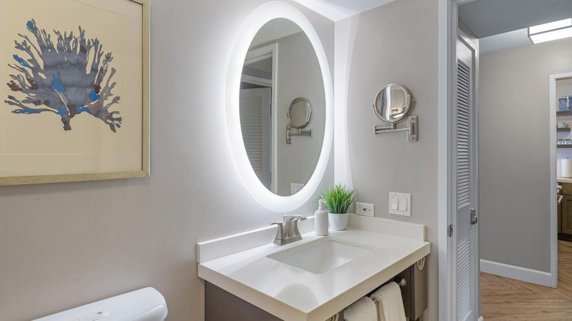 Luxury Oceanfront 2 Bedroom Apartment At Waikiki Beach Tower โฮโนลูลู ภายนอก รูปภาพ